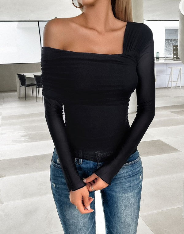 Long sleeveLeanne Roberts DesignsLong sleeve one shoulder blouseIndulge in luxury with our long sleeve one shoulder blouse. This elegant top is designed with a chic and sophisticated one shoulder style, perfect for making a state